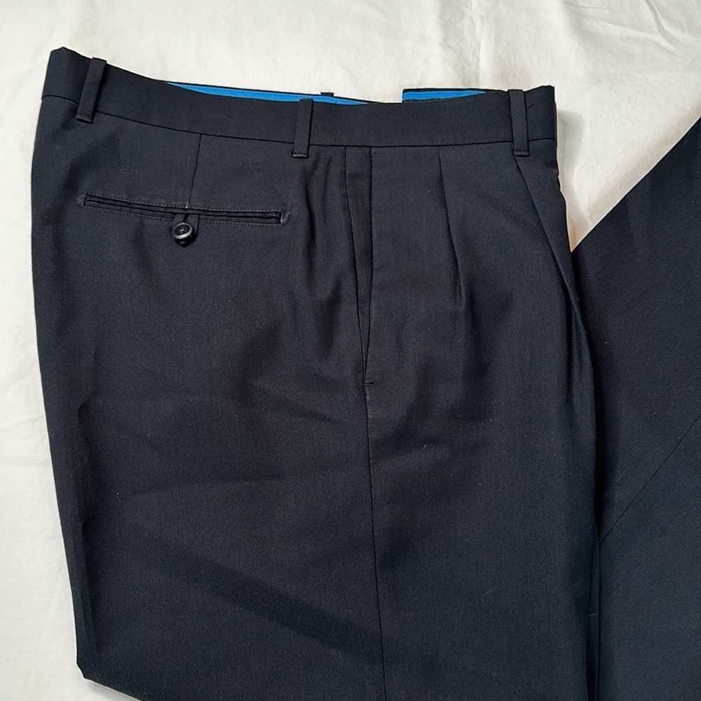 Axist men’s black dress pants in GREAT CONDITION. Size 33 x 30 - Picture 2 of 8